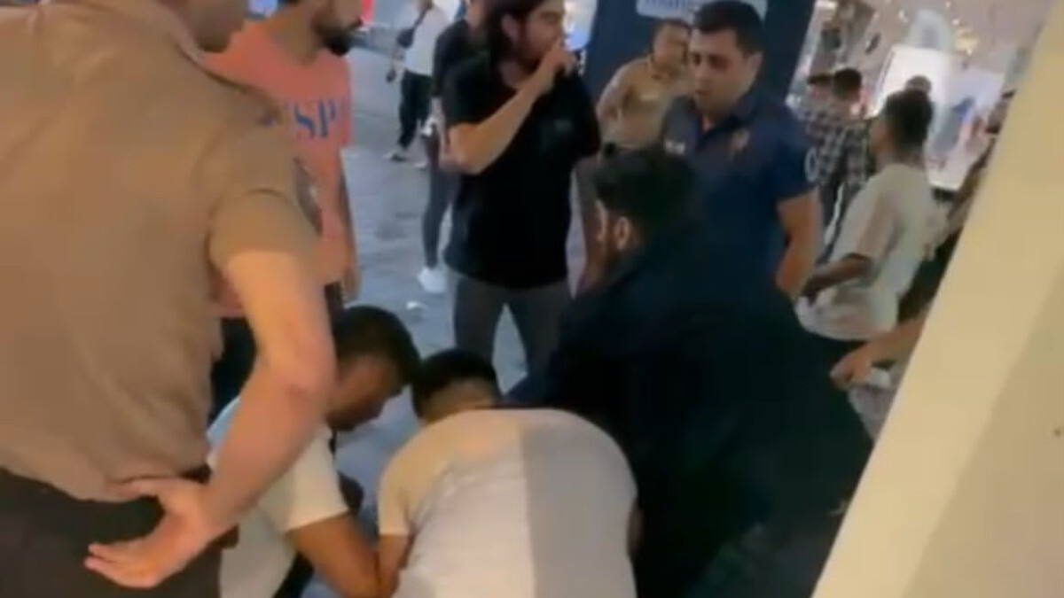 Taksim’de gençlerin torpil oyunu bomba sanıldı