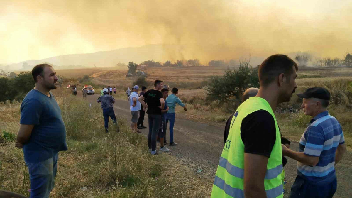 Tekirdağ’da yangın balya makinesinin kıvılcımından çıktı