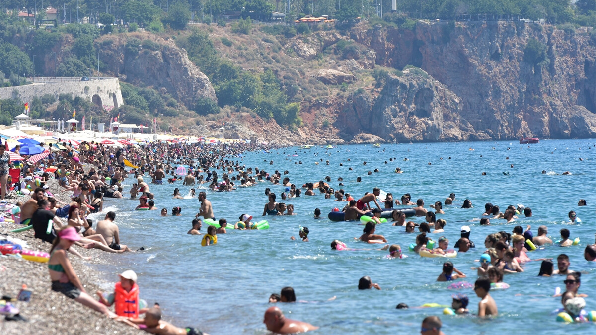Turizmin başkenti kavruluyor! Antalya’da nem oranı yüzde 60’a yükseldi
