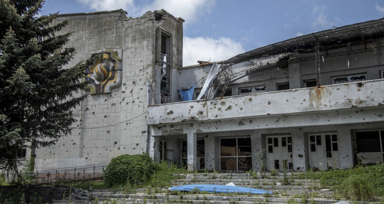 Ukrayna: Rus füzesinin Lviv’de bir apartmana isabet etmesi sonucu 4 kişi öldü