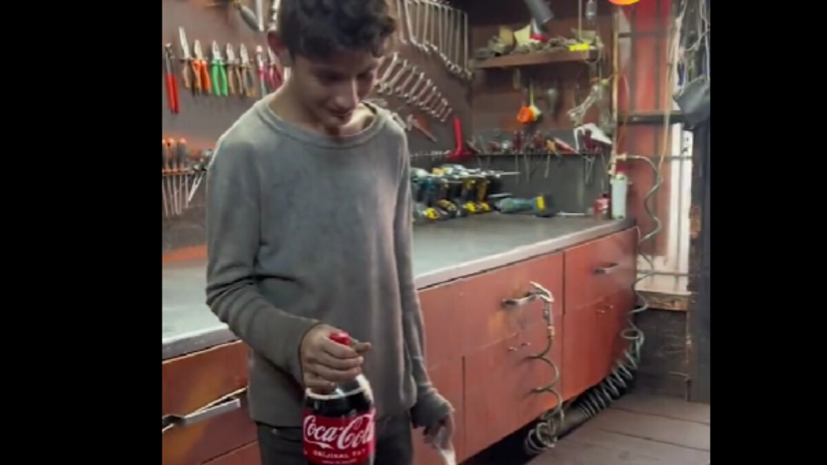 Ustası doğum gününü unutmadı! Çırak görenleri hüngü hüngür ağlattı