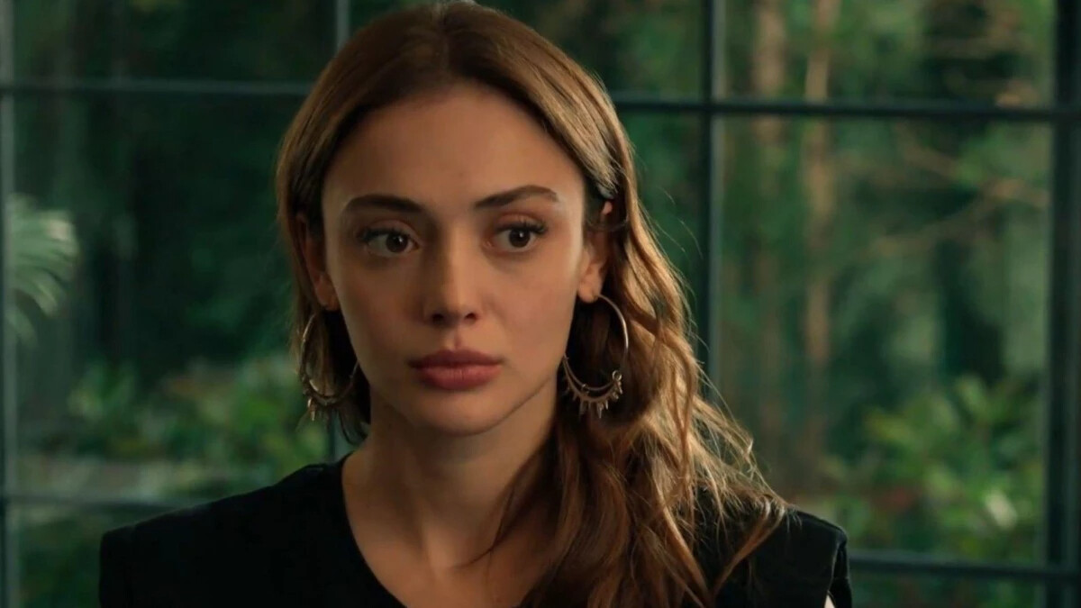 Veda Mektubu’nun Aslı’sı Rabia Soytürk merdivenlere çıktı, takipçileri mest oldu! “Alevsin, ateşsin”