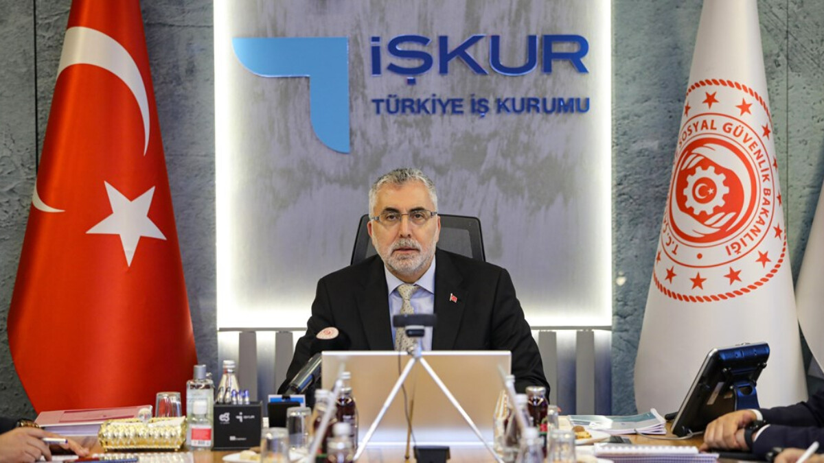 Vedat Işıkhan, 81 ilin SGK ve İŞKUR yetkilileriyle EYT’deki son durumu konuştu