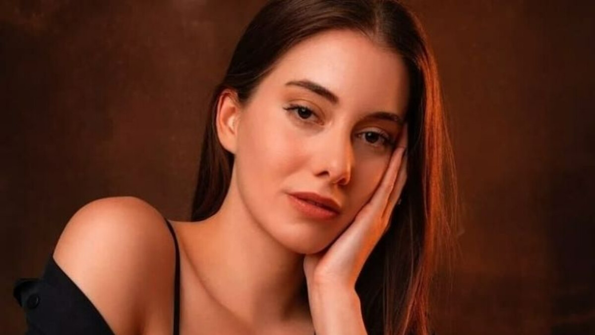 Yalı Çapkını’nın Suna’sı Beril Pozam’dan iddialı pozlar! Filiz Akın kayıtsız kalamadı