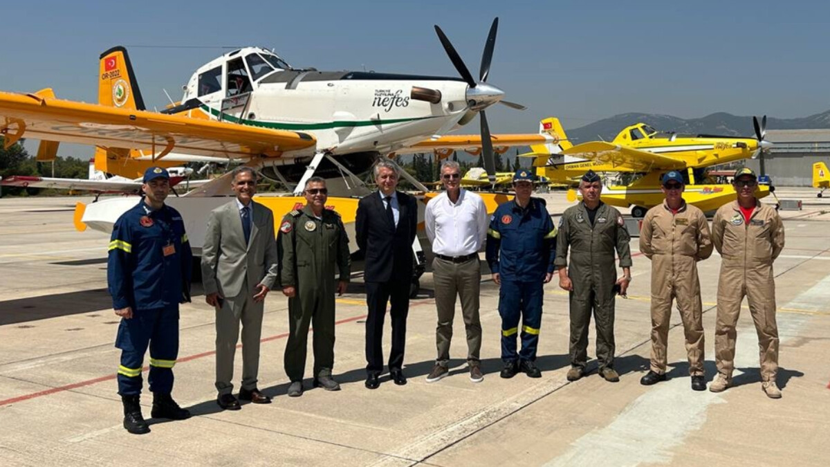 Yunanistan’da alevlerle mücadele: Türkiye’nin uçakları Atina’ya indi