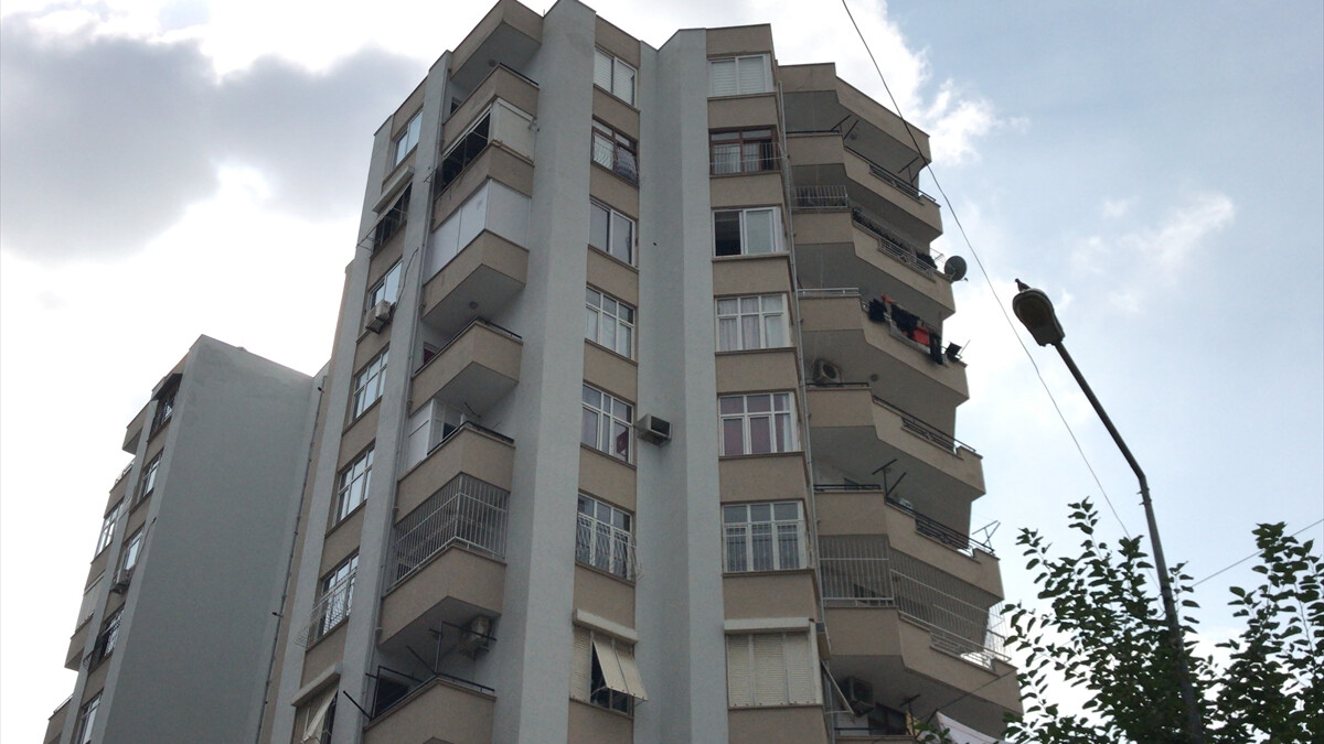 Adana’da anne ve oğlu bıçaklanarak öldürüldü! Babadan şüpheleniyor