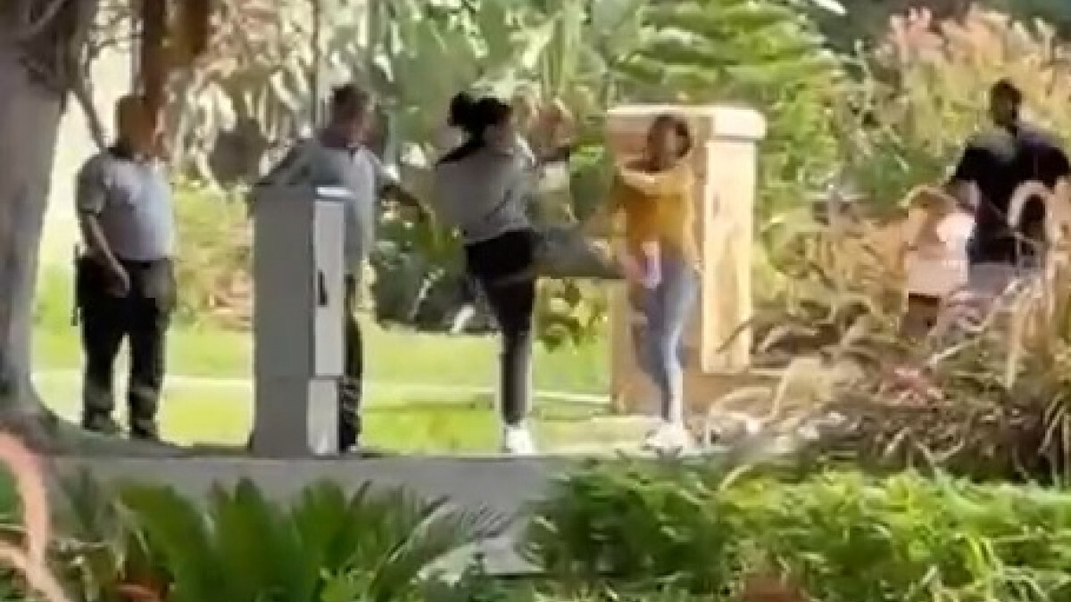 Adana’da çocukların gözü önünde kavga eden kadınlar kamerada