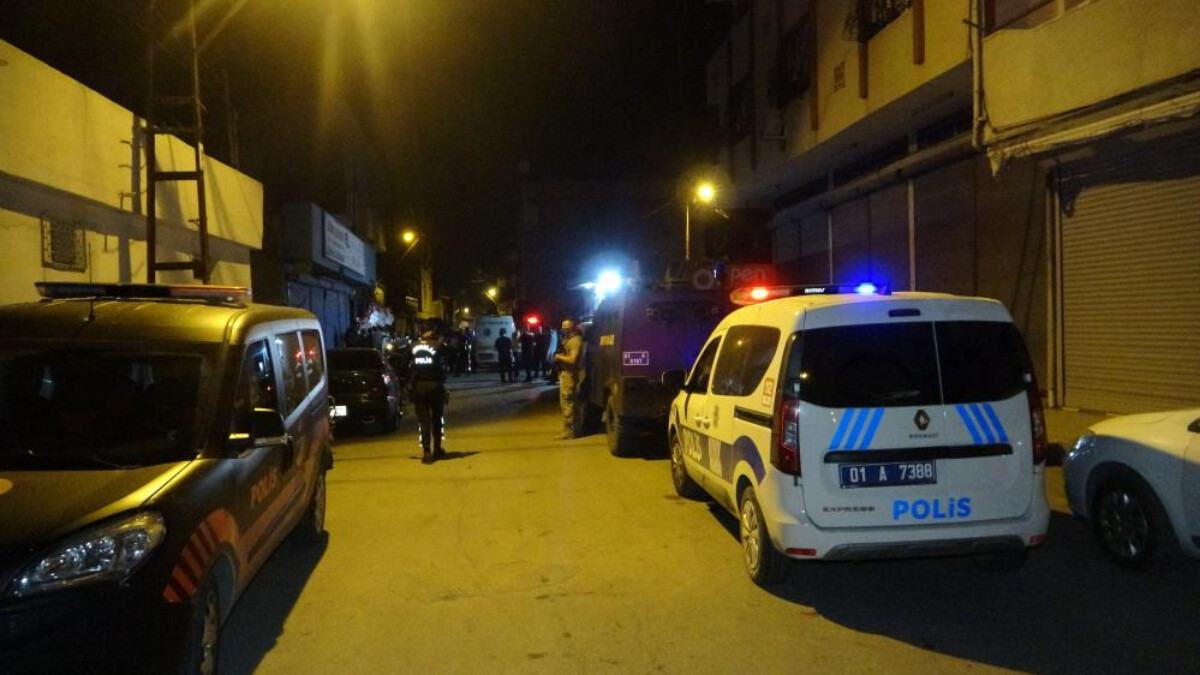 Adana’da olaya müdahale eden polis memuru kolundan bıçaklandı