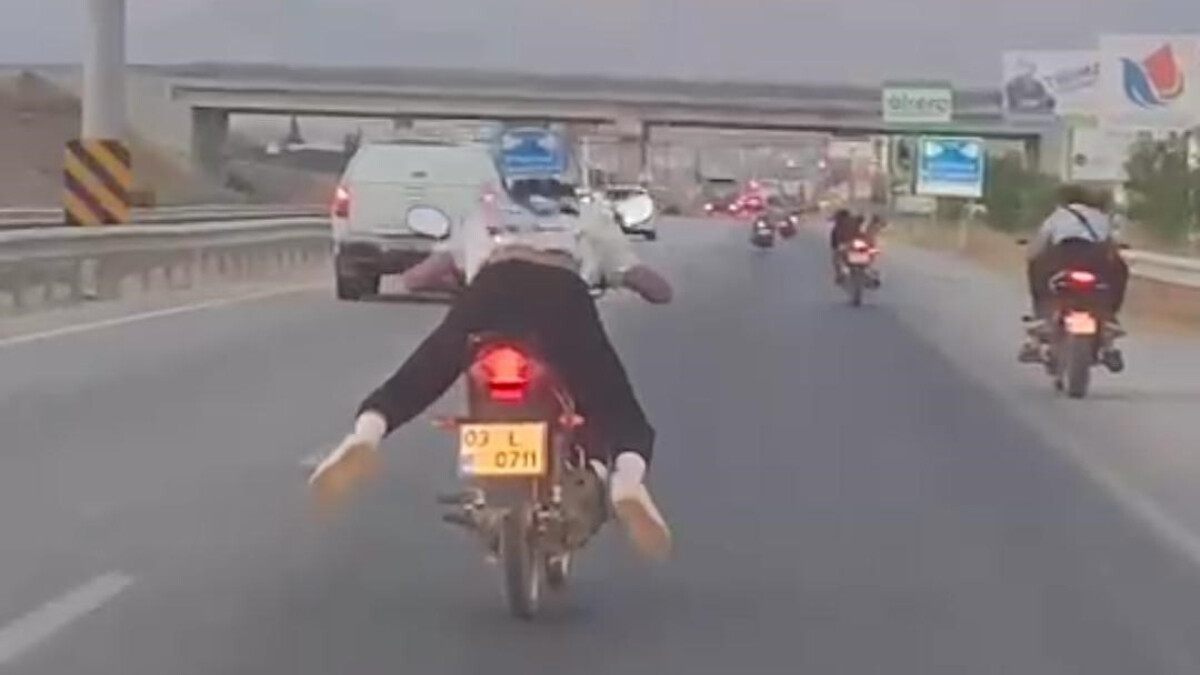 Afyonkarahisar’da motosikletli magandalar ölüme davetiye çıkardı