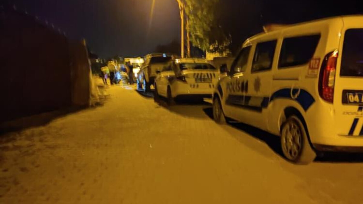 Ağrı’da ehliyetsiz motosiklet sürücüsü polis aracına çarptı