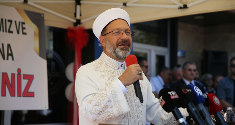 Ali Erbaş: Üniversitedeki gençlerimizi İslam ahlakıyla donatmalıyız