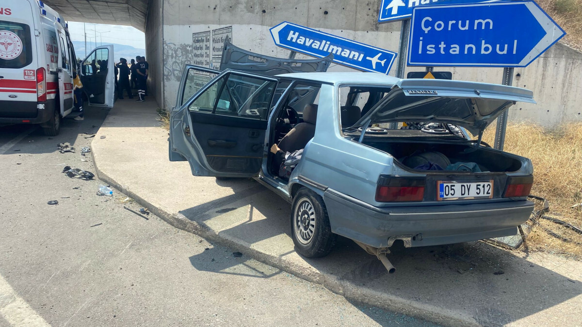 Amasya’da 3 araç kavşakta çarpıştı: 1 ölü, 3 yaralı