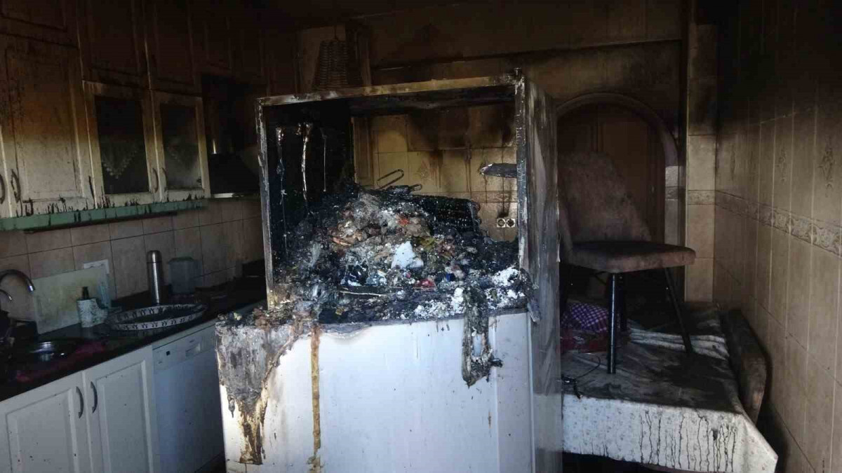 Antalya’da buzdolabı yangına sebep oldu