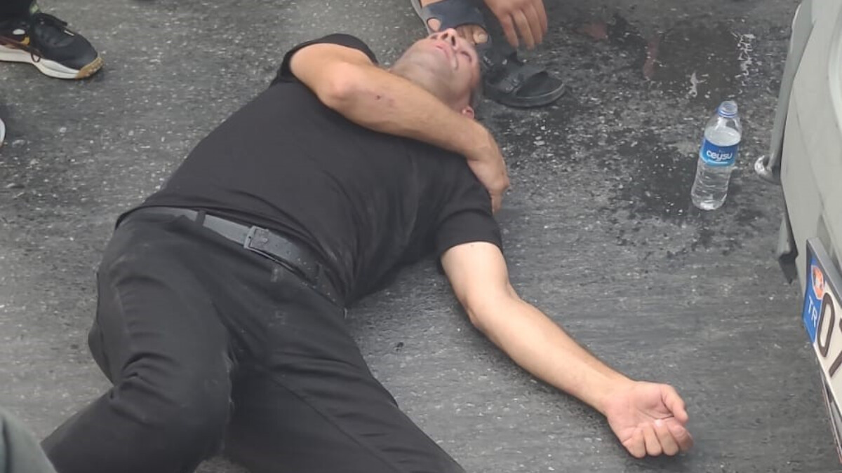 Antalya’da kamyonetin yol verdiği yayaya, motosiklet çarptı