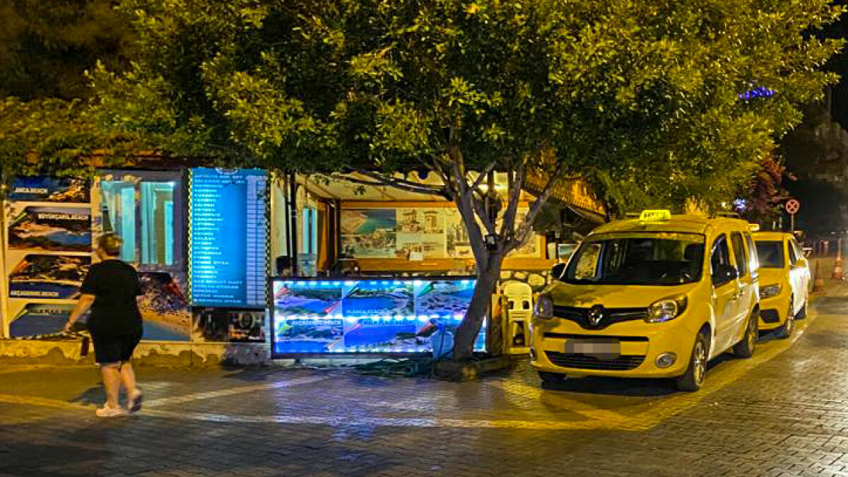 Antalya’da taksicilerin taksimetre oyunu! Sabit fiyatla yolcu aldılar