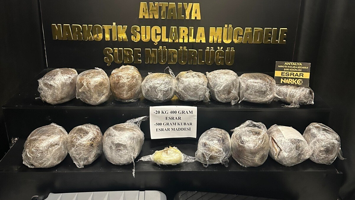 Antalya’ya valizlerle sokulmaya çalışılan 51 kilo esrar yakalandı