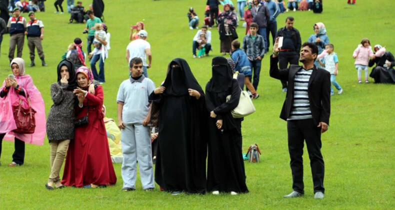 Arap turistlerin Türkiye ilgisi! Yeme, içme ve konaklama sektörü hareketlendi