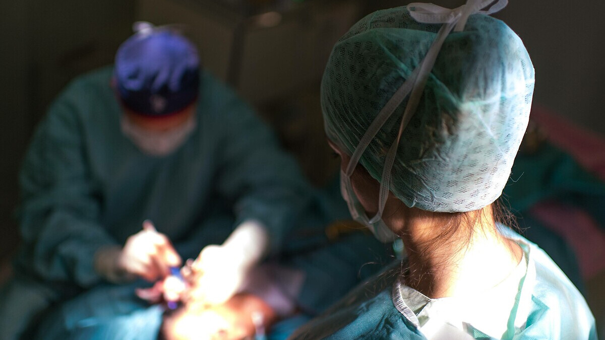 Avustralya’da 64 yaşındaki kadının beyninden solucan çıktı