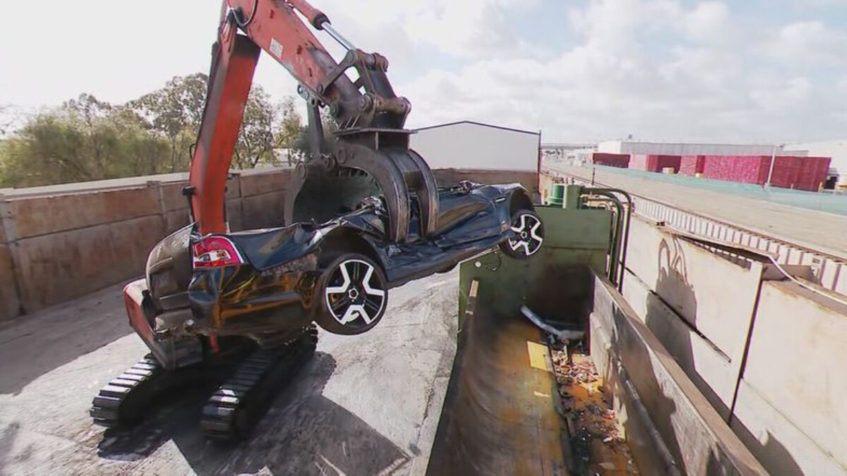 Avustralya’da yüksek hız tutkunlarına gözdağı: Otomobili paramparça ettiler