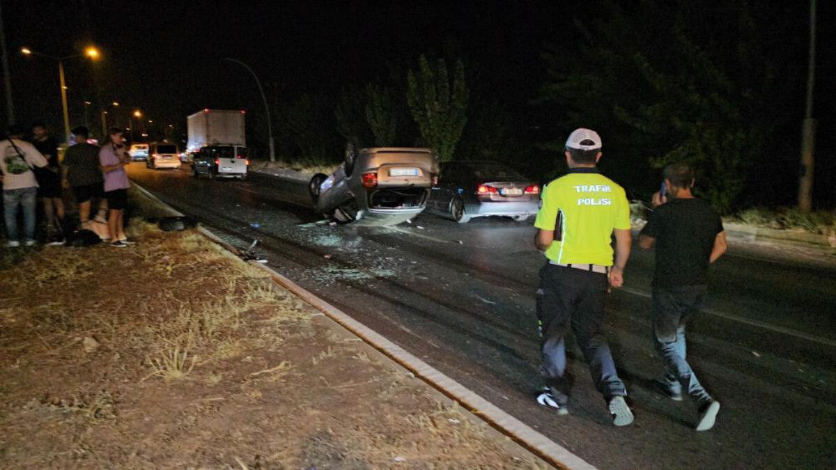 Aydın’da kamyonun çarptığı otomobil ok gibi fırladı