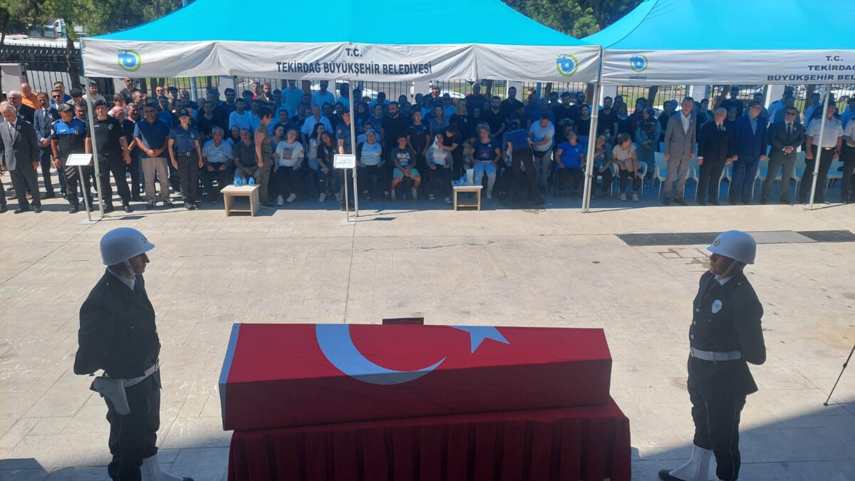 Balıkesir’de kalp krizi geçiren polis gözyaşları içerisinde defnedildi