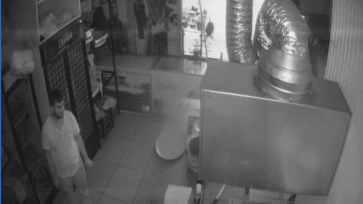 Batman’da hırsızlık için girdiği dükkanda hem karnını doyurdu hem ürünleri çaldı