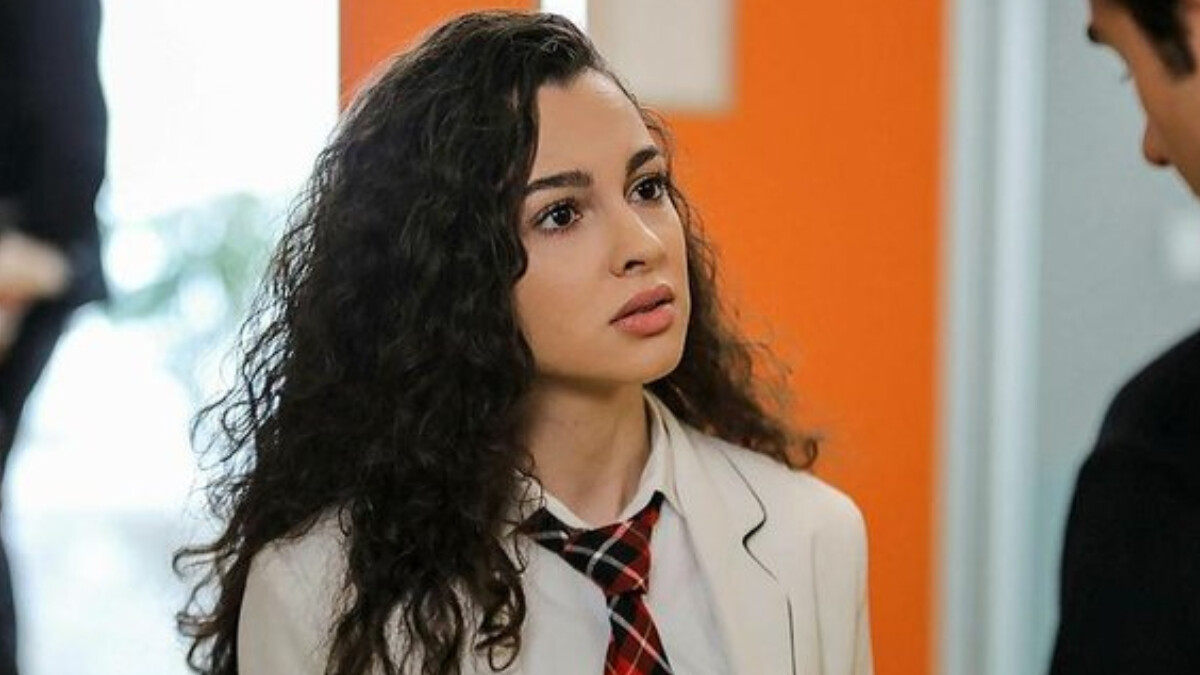 Beline kadar açıkta bıraktı! Su Burcu Yazgı Coşkun’dan yeni pozlar…”Oy Asiye, Asiye…”