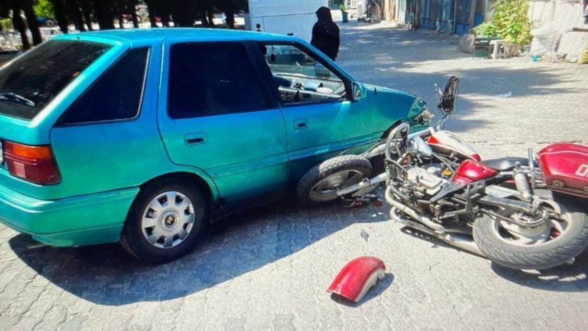 Bilecik’te otomobile çarpışan motosikletin sürücüsü can verdi