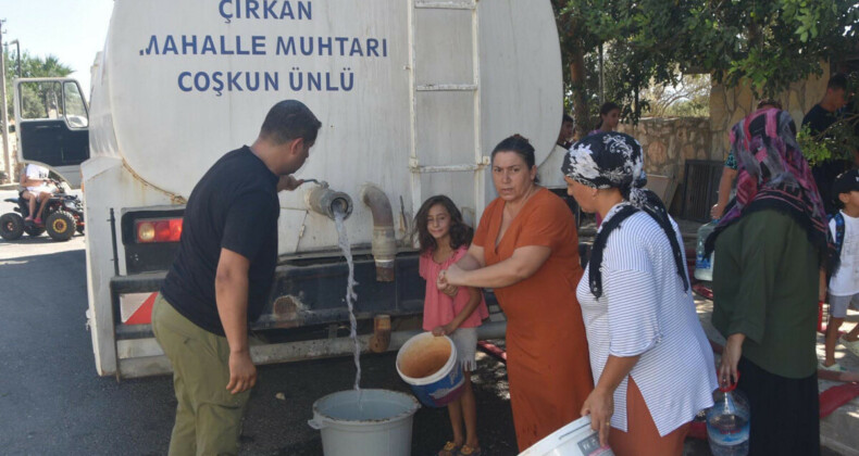 Bodrum susuz kaldı: Muhtar tankerle su dağıtıyor