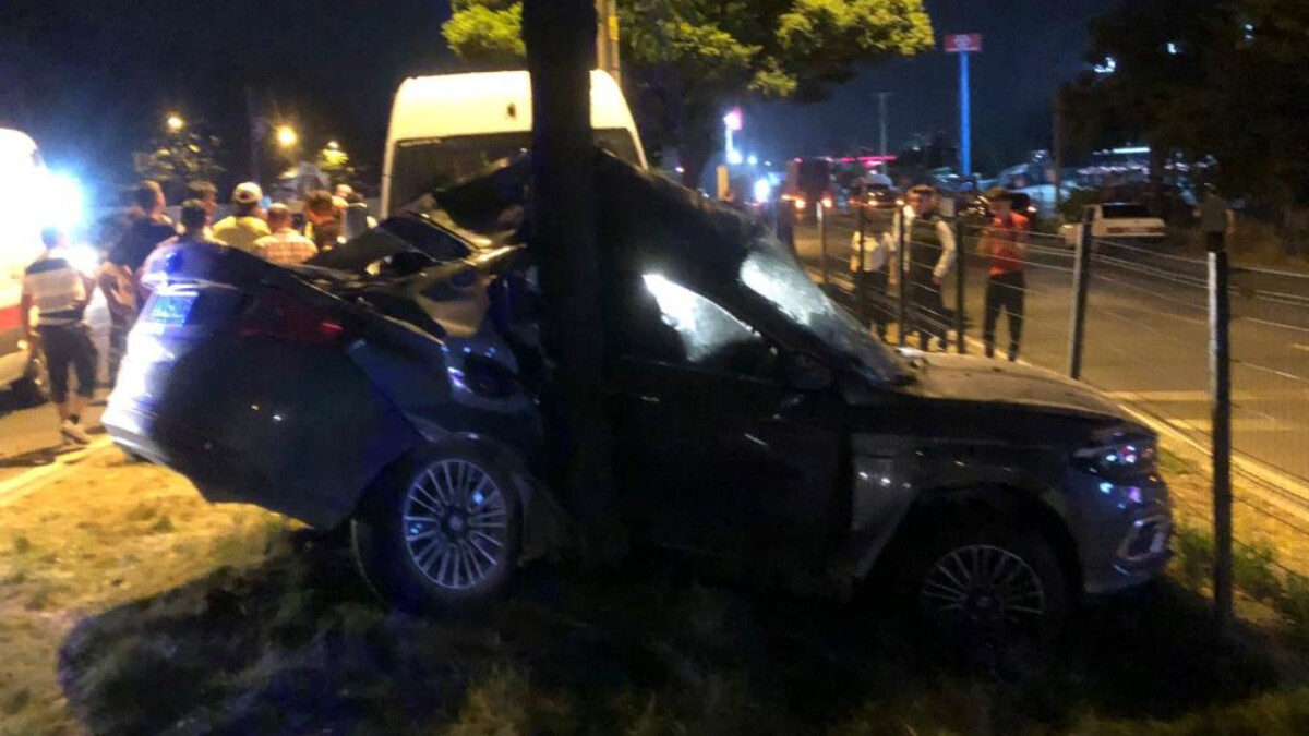 Bolu’da kağıt gibi ezilen araçtan sağ çıktılar: 5 yaralı