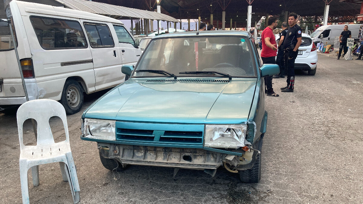 Burdur’da eşini başkasıyla gören adam şoföre saldırdı! 3 araç hasar aldı