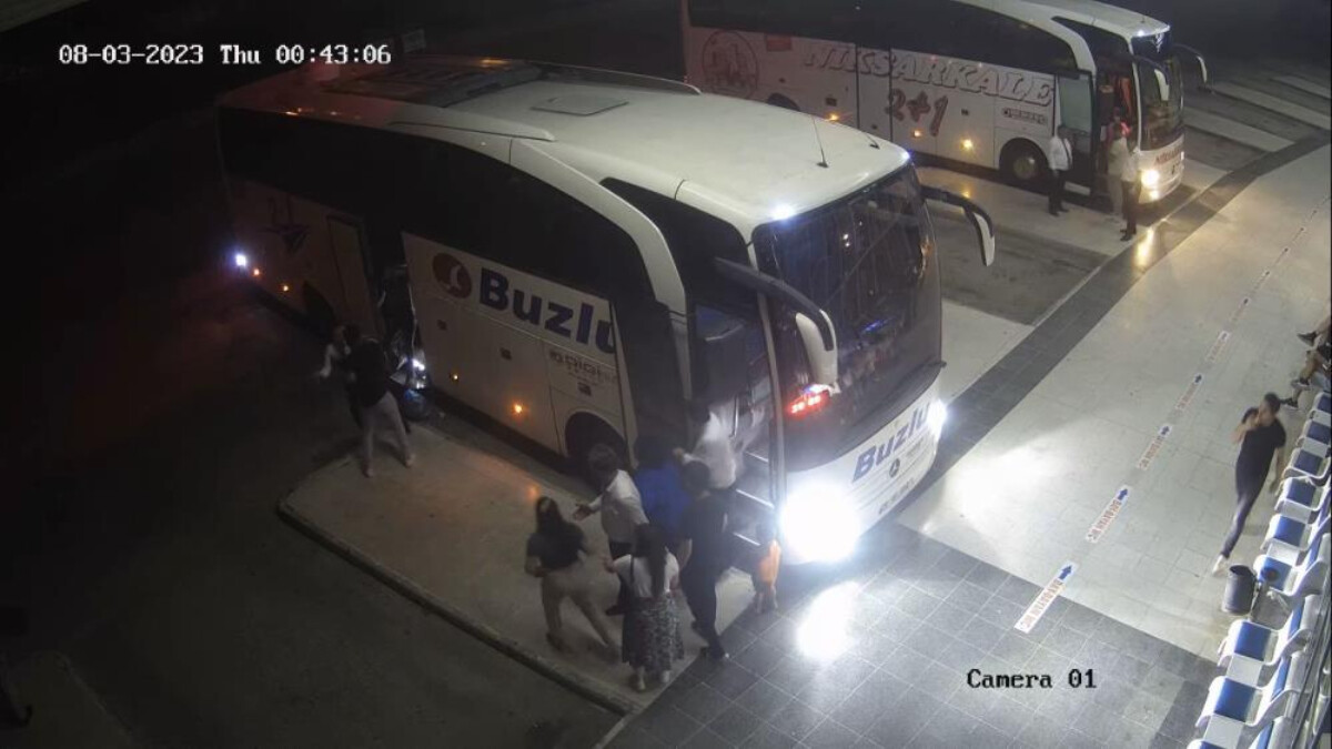 Burdur’da otobüs muavini tartıştığı yolculara plastik çekiçle saldırdı