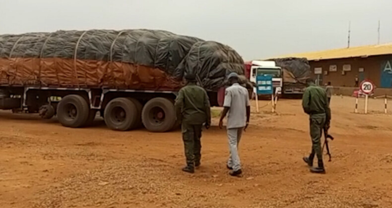 Burkina Faso, Nijer’e 300 tırlık yardım gönderdi