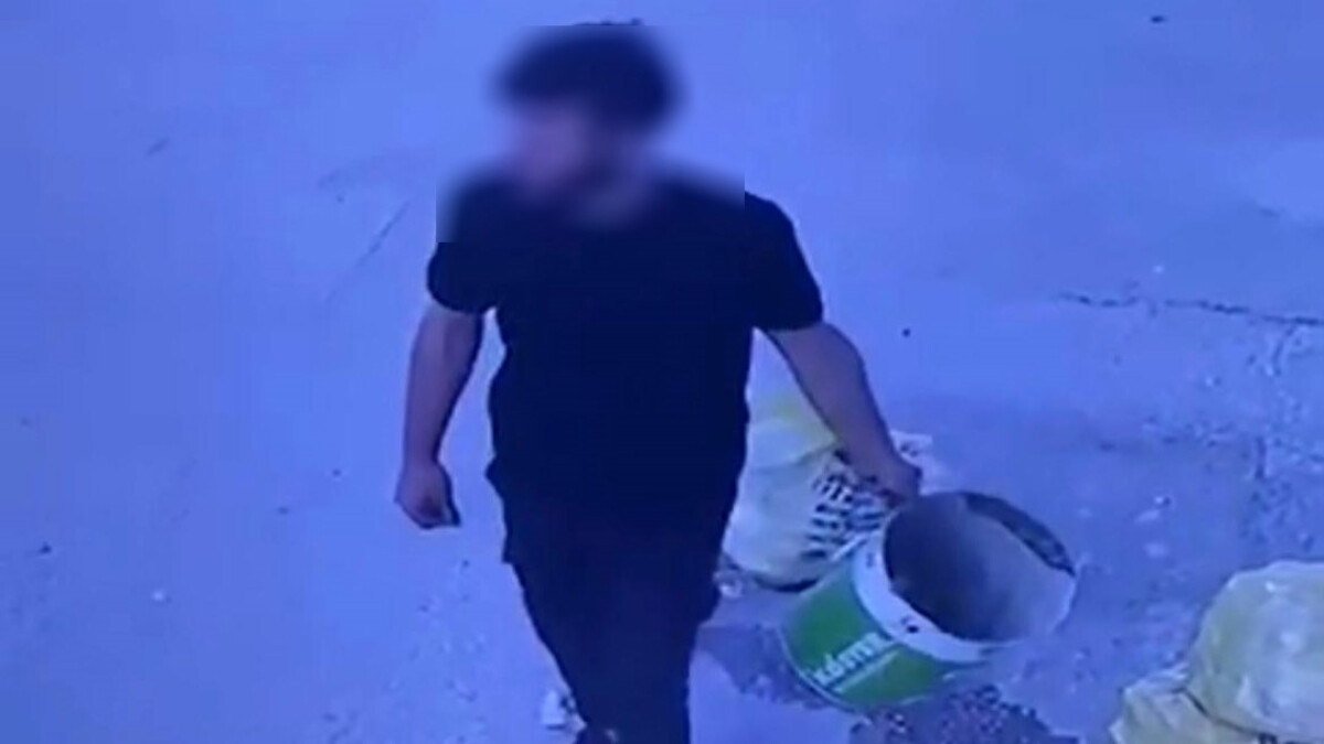 Bursa’da çöp kovasını çalan hırsız kamerada