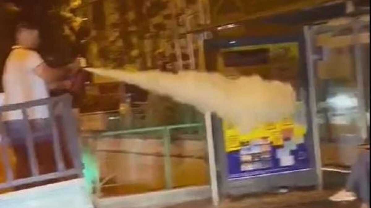 Bursa’da duraktaki kişiye yangın söndürme tüpü sıkan 7 kişi adliyeye sevk edildi