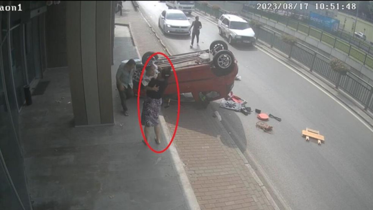 Bursa’da kaza yapan kadın acısını unutup kızına koştu