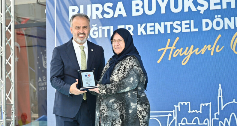 Bursa’da kentsel dönüşüm kapsamında 1 yılda yapılan konutlar sahiplerine teslim edildi