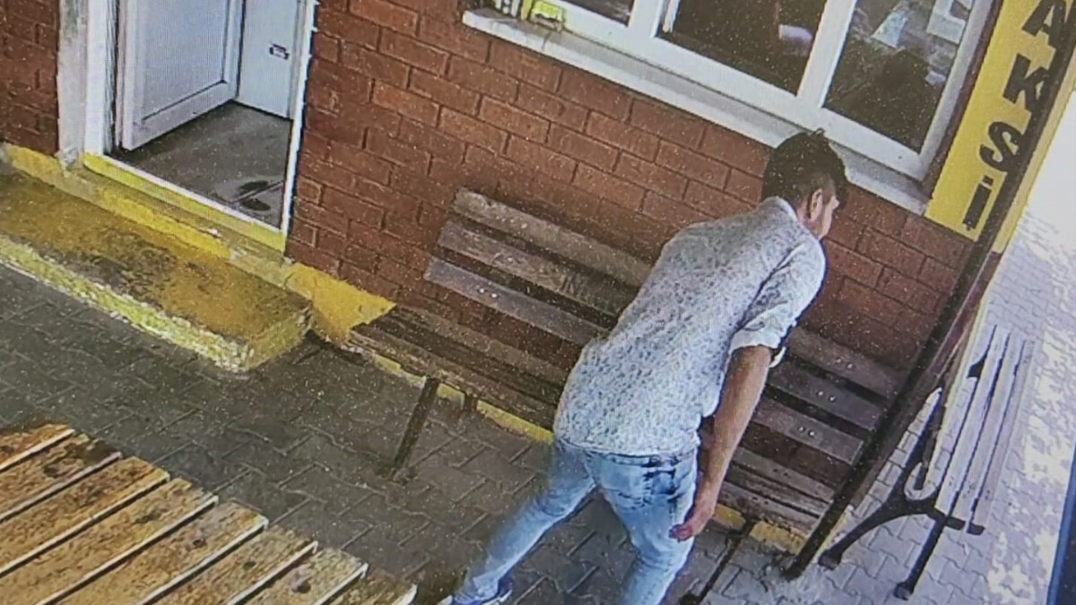 Bursa’da taksi durağına müşteri olarak gelip telefon çaldı