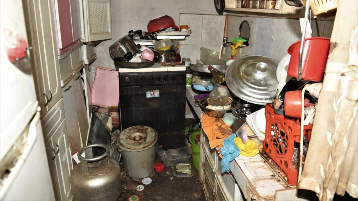 Bursa’da tek başına yaşayan kadının evinden 2 kamyon çöp çıktı