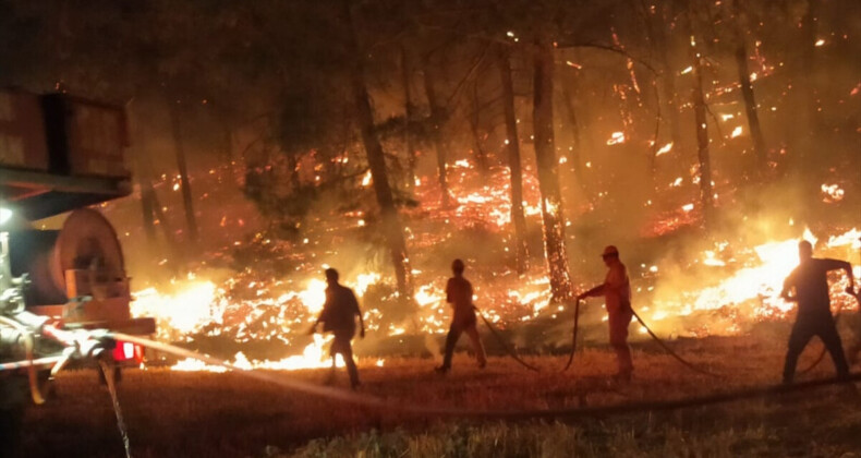 Çanakkale’de yangınla mücadele eden kahraman orman işçileri