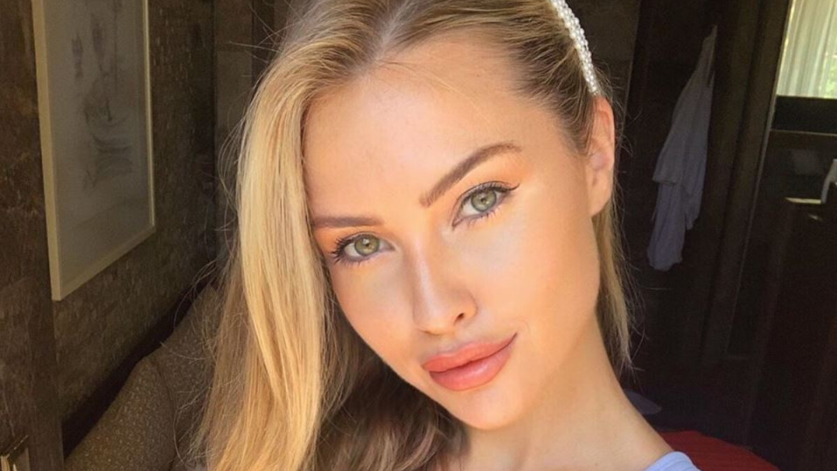 Chloe Loughnan cesur pozlarıyla nefes kesti! “Serdar abi pişman mısın”