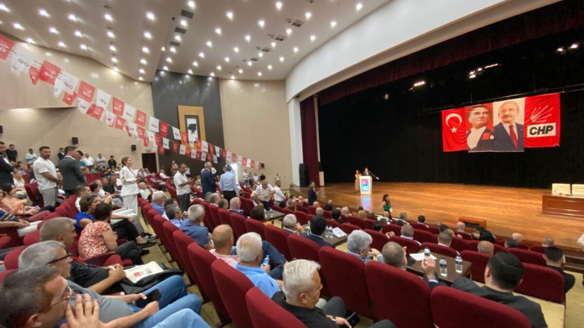 CHP’de değişimciler ilçe kongrelerinde umduğunu bulamadı: Kılıçdaroğlu’na yakın adaylar kazandı