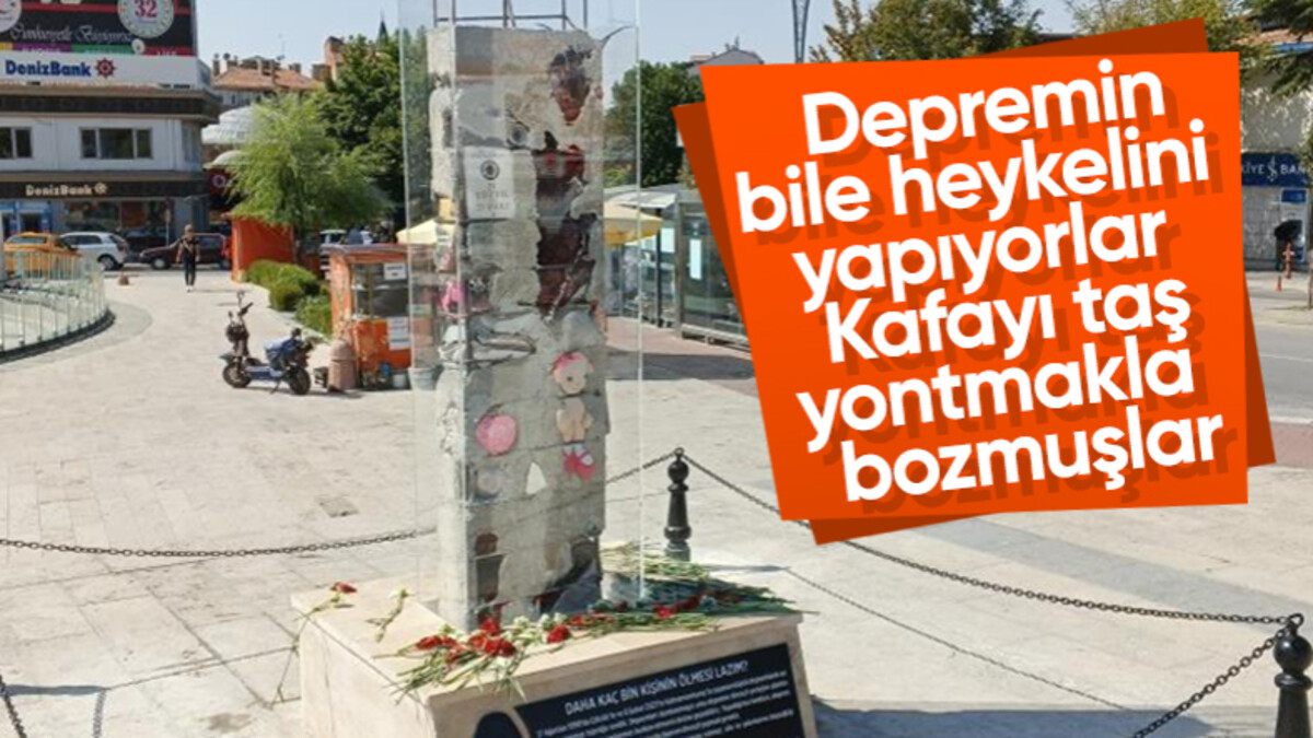 CHP’li Kırşehir Belediyesi’nden deprem heykeli: Beton yığınları arasına din bilgisi kitabı konuldu