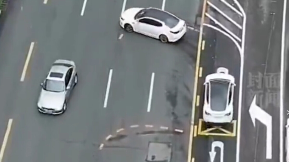 Çin’de U dönüşü için şerit: Birden fazla araç kullanabiliyor