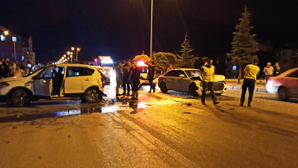 Çorum’da köpeğe çarpmamak için kaza yaptı: 5 yaralı