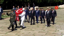 Cumhurbaşkanı Erdoğan, YAŞ üyeleriyle Anıtkabir’i ziyaret etti