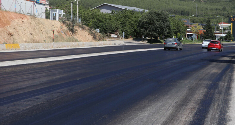 Denizli’de sıcak hava nedeniyle asfalt eridi