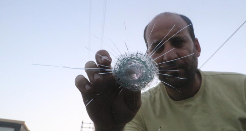 Depremin vurduğu Hatay’da konteynerlerin yakınına yorgun mermi isabet etti