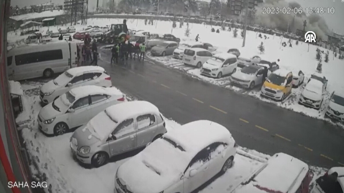 Depremin vurduğu Malatya’da yıkım anı kamerada