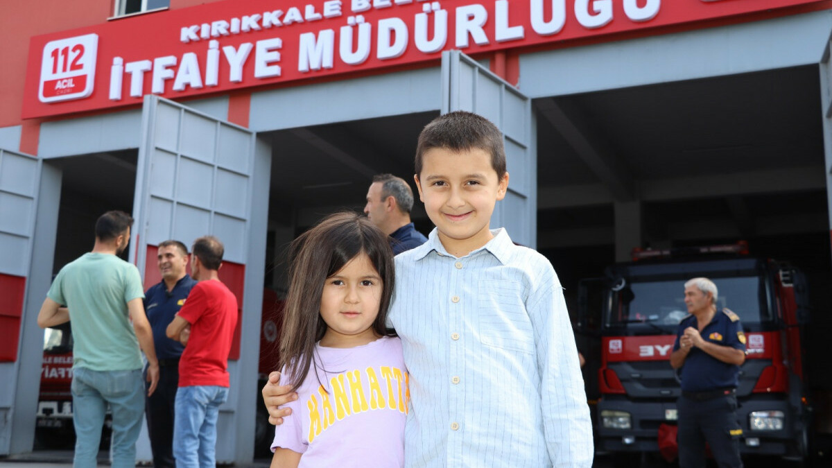 Depremzede kardeşlerden kendilerini kurtaran kahramanlara ziyaret